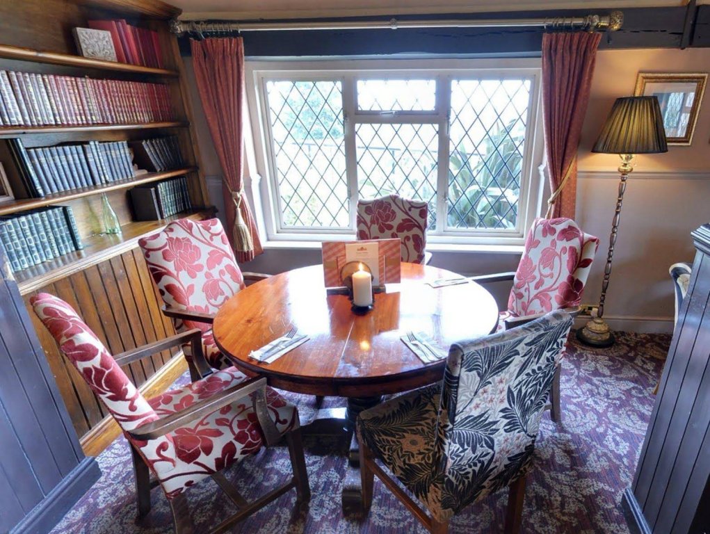 Hampshire Hog,Hampshire>>Clanfield,4 star