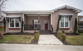 brand new large impressive house near downtown