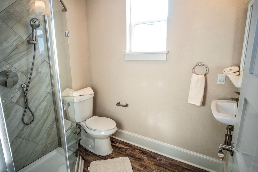 brand new large impressive house near downtown