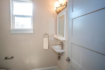 brand new large impressive house near downtown