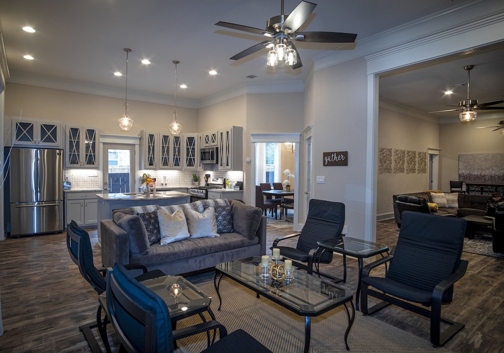 brand new large impressive house near downtown