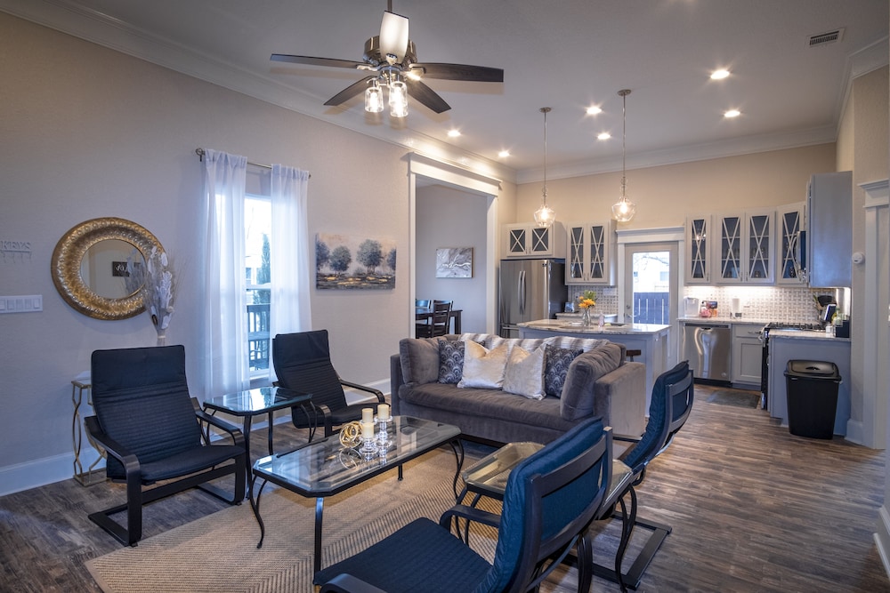 brand new large impressive house near downtown