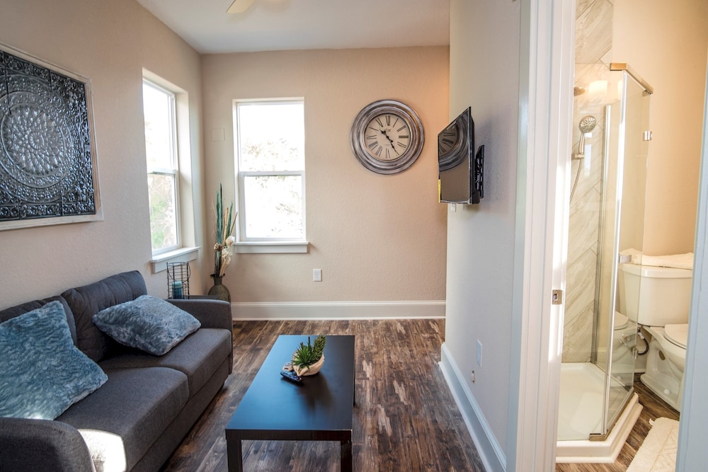 brand new large impressive house near downtown