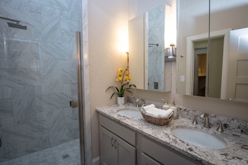 brand new large impressive house near downtown