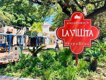brand new large impressive house near downtown