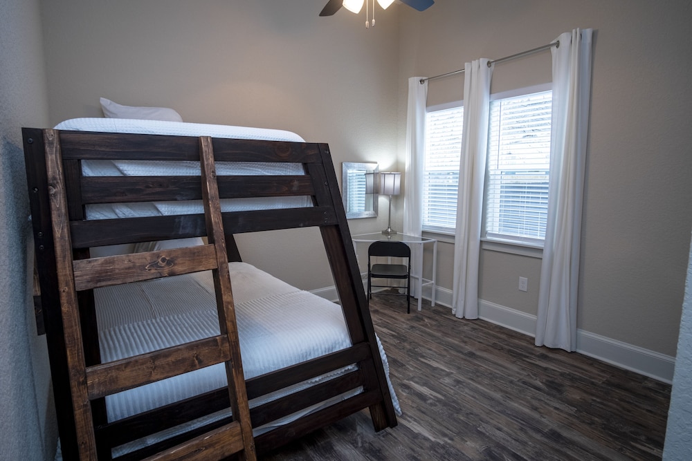 brand new large impressive house near downtown