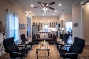 brand new large impressive house near downtown