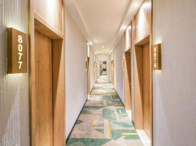 qingzhuyuexiang hotel shanghai nanjing road pedestrian street