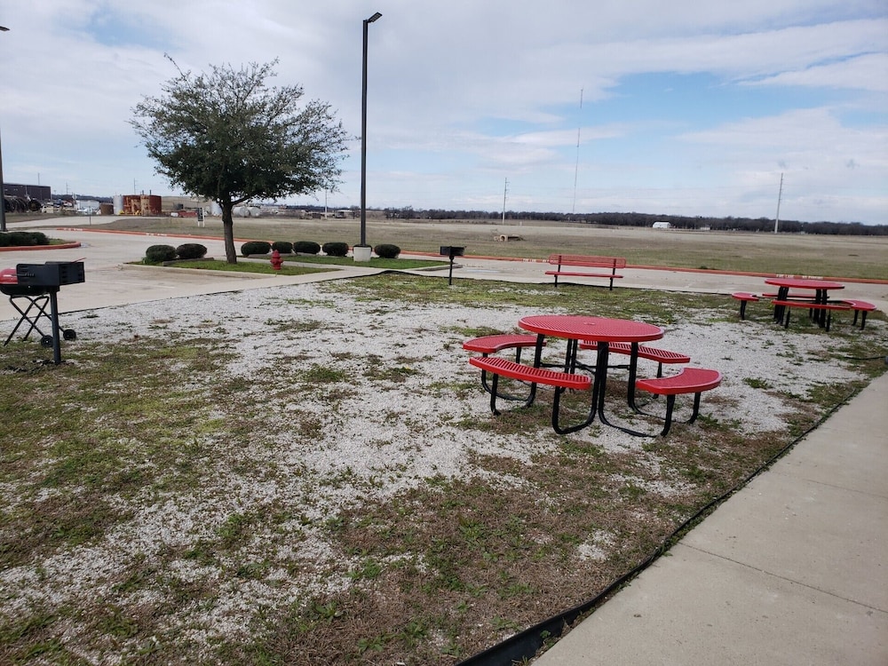 Hometown Executive Suites,,3 star