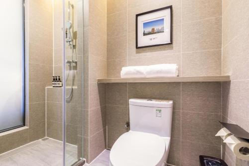 atour hotel wuhan tianhe airport outlets