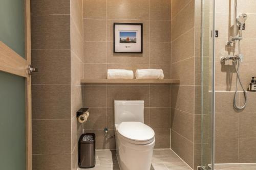 atour hotel wuhan tianhe airport outlets
