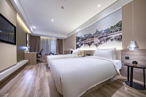 atour hotel wuhan tianhe airport outlets