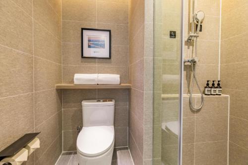 atour hotel wuhan tianhe airport outlets
