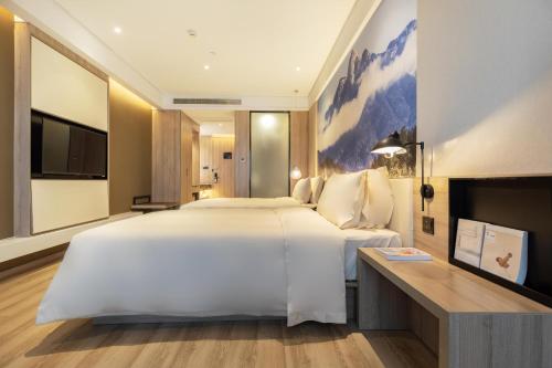 atour hotel wuhan tianhe airport outlets