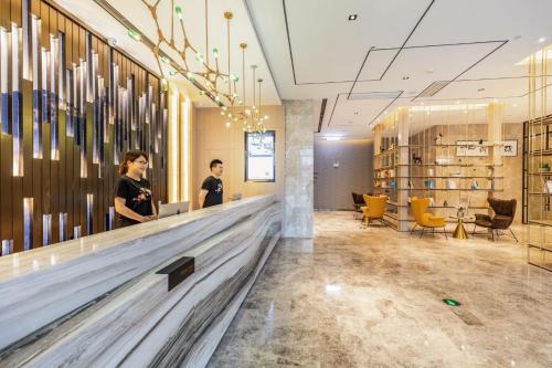 atour hotel wuhan tianhe airport outlets
