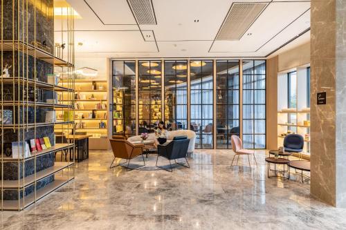 atour hotel wuhan tianhe airport outlets