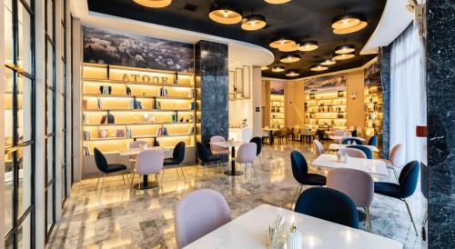 atour hotel wuhan tianhe airport outlets