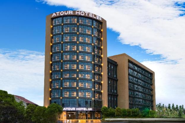 atour hotel wuhan tianhe airport outlets
