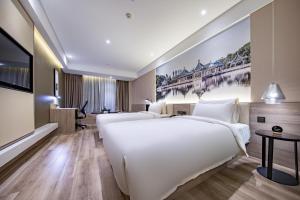 atour hotel wuhan tianhe airport outlets