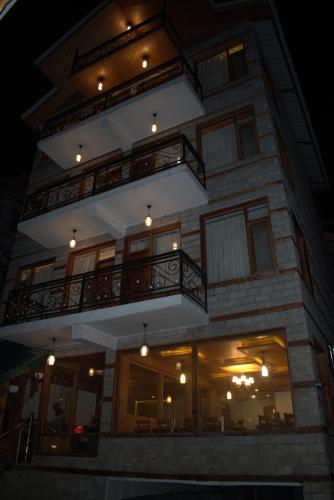 Hotel The Green Apple,Manali>>Kullu,3 star
