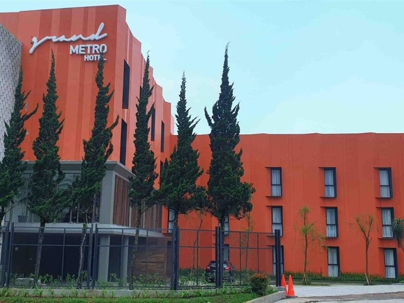 grand metro hotel puncak
