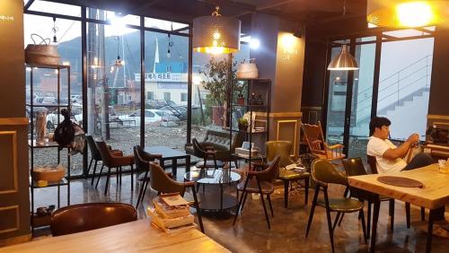 tongyeong chorokbitbada pension