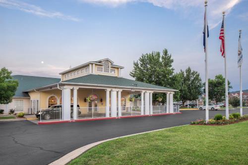 the suites at fall creek