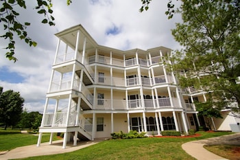 the suites at fall creek
