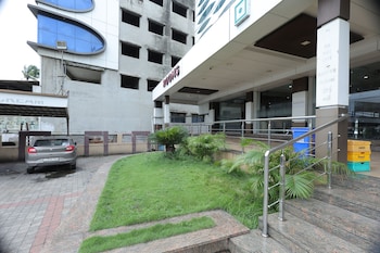 the horizon hotel surat