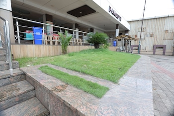 the horizon hotel surat