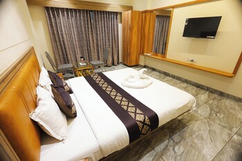 the horizon hotel surat