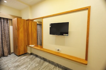 the horizon hotel surat