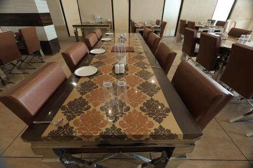 the horizon hotel surat