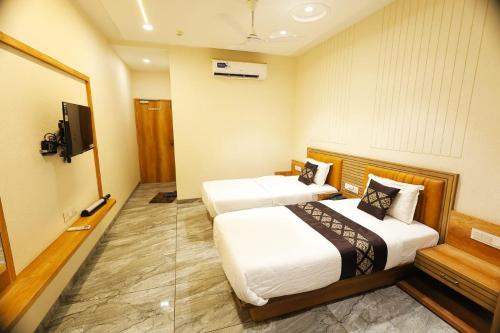 the horizon hotel surat