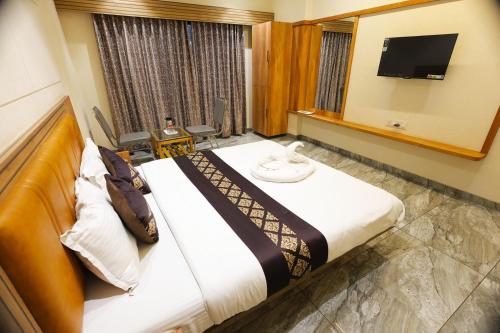 the horizon hotel surat