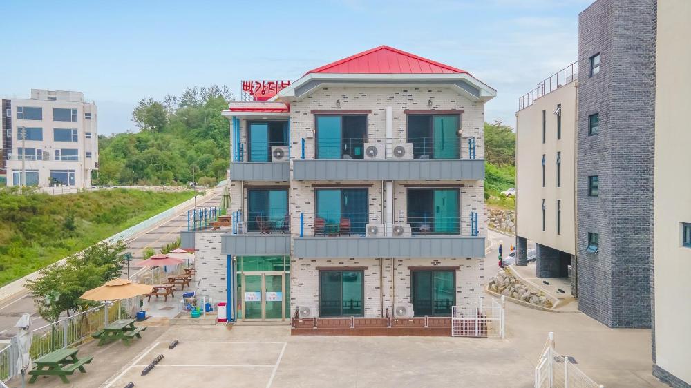 donghae red roof pension