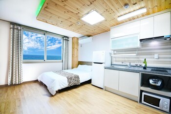 donghae red roof pension