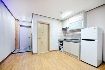 donghae red roof pension