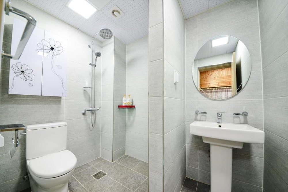 donghae red roof pension