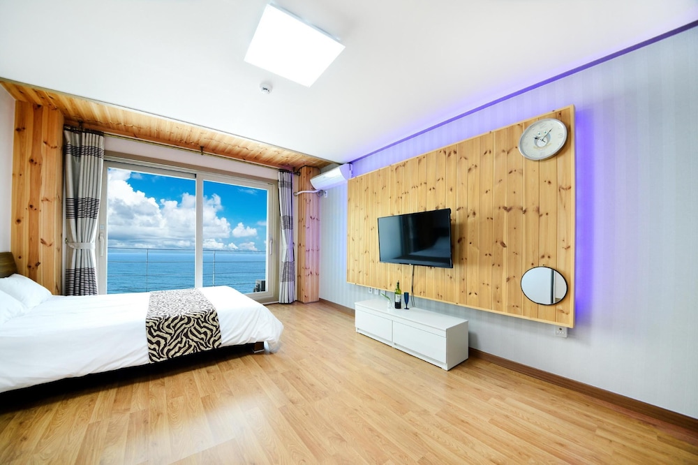 donghae red roof pension