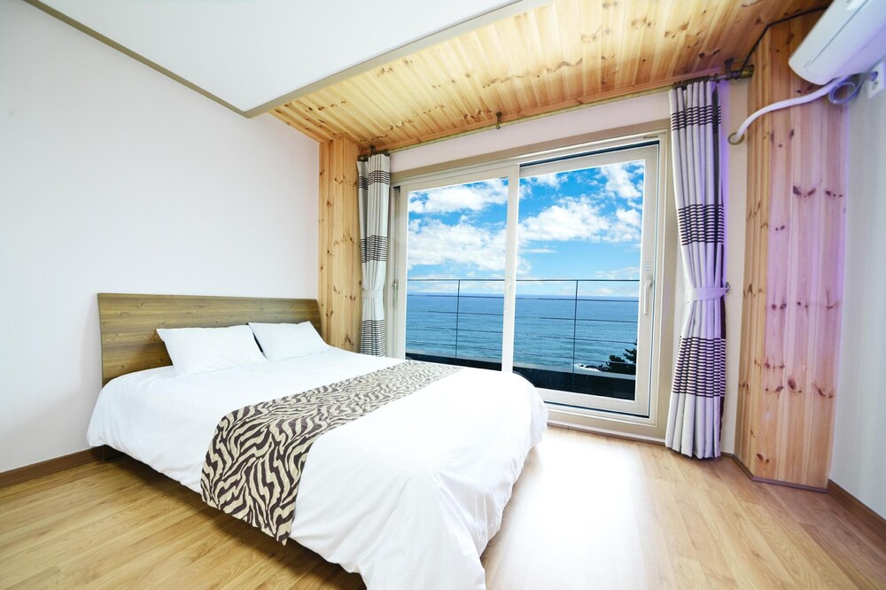 donghae red roof pension