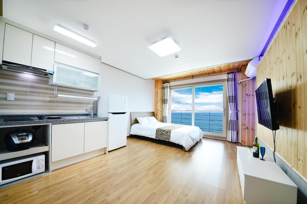 donghae red roof pension