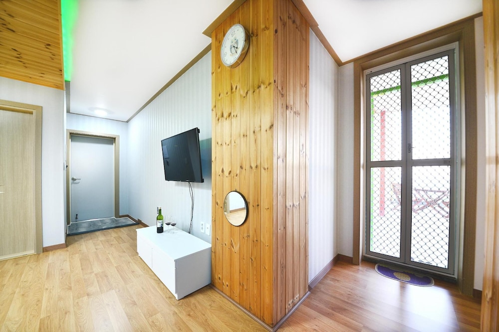 donghae red roof pension