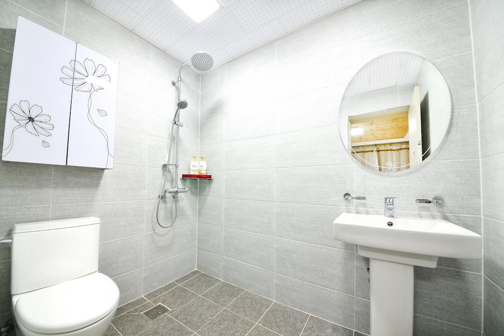 donghae red roof pension