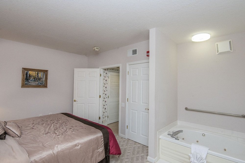 colonial crest condo 104 by heritage cabin rentals