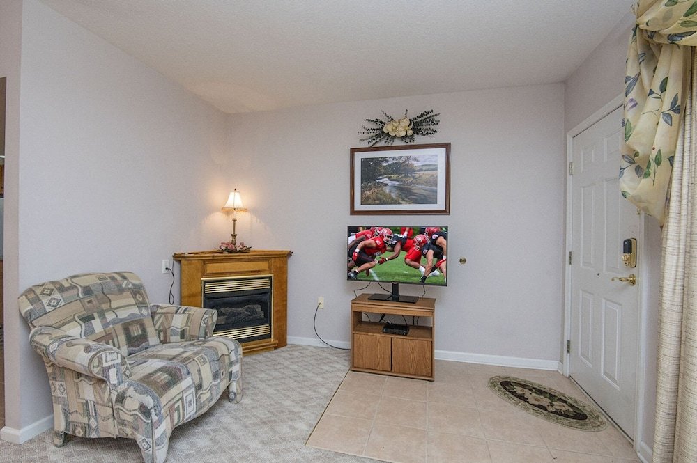 colonial crest condo 104 by heritage cabin rentals