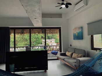 casa makawe adults only