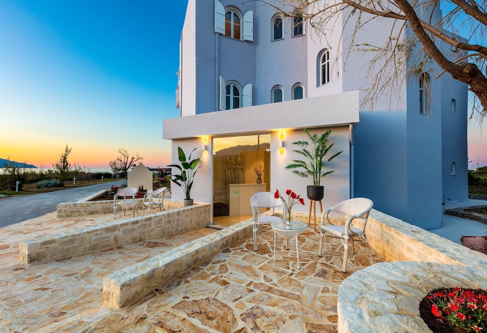 pinelopi beach suites