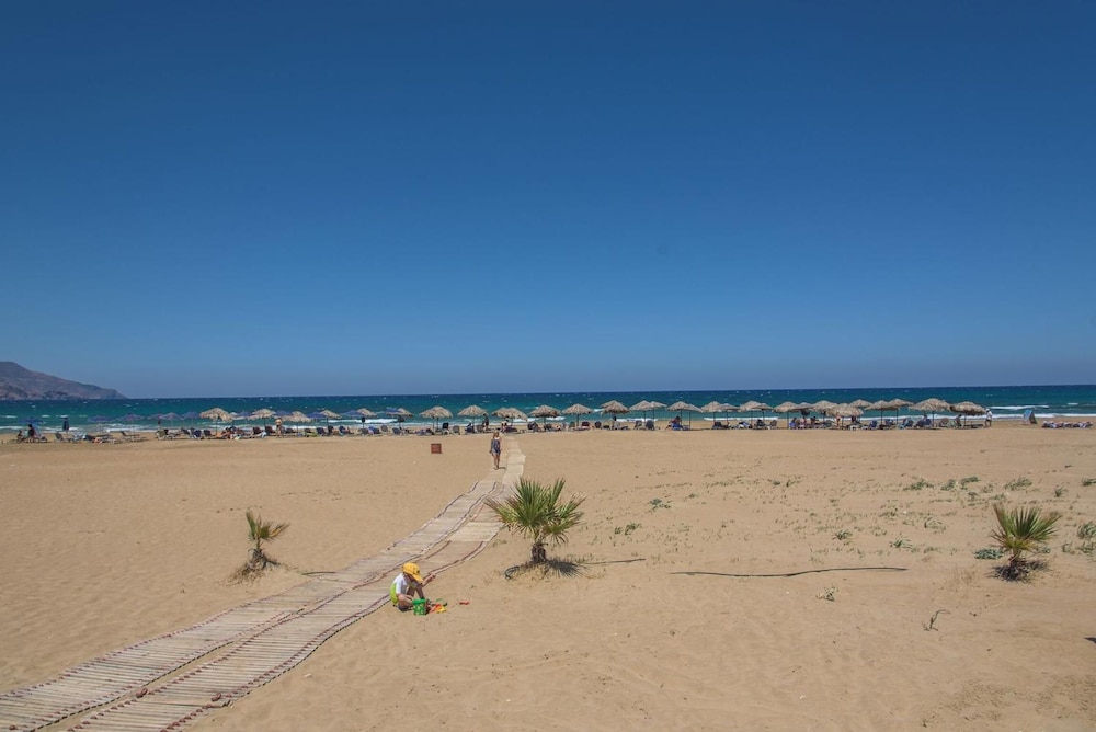 pinelopi beach suites