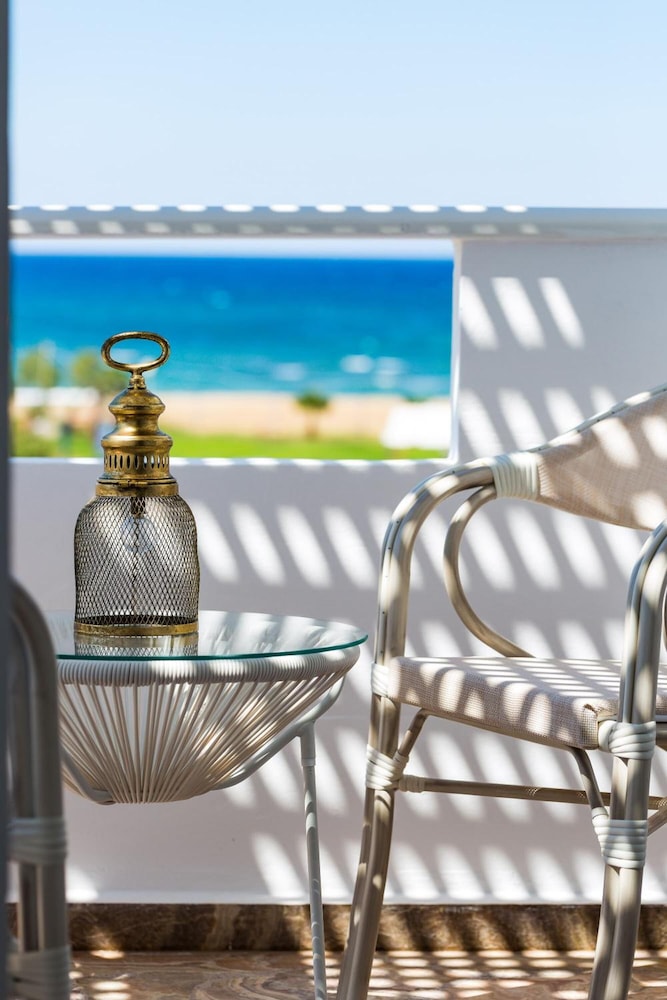 pinelopi beach suites